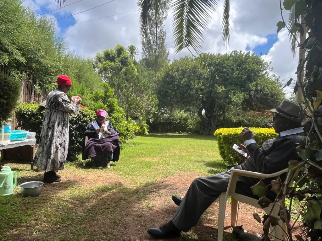 Teepaus kohalike juures. Foto: Tiidrek Nurme