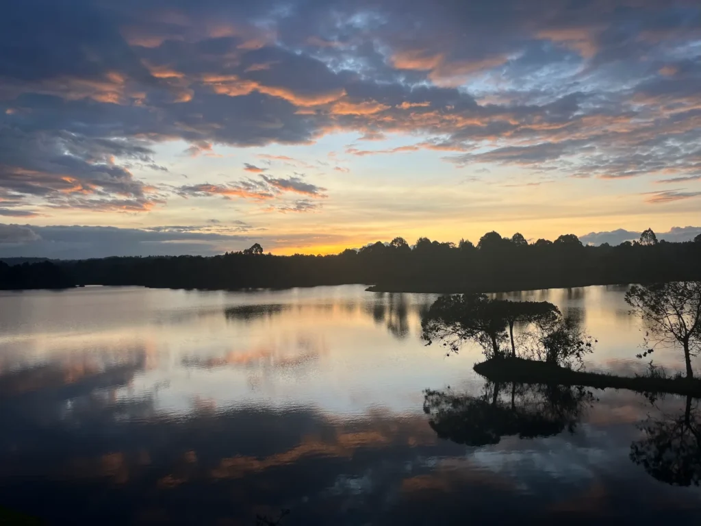 Päikeseloojand järve peal. Foto: Tiidrek Nurme